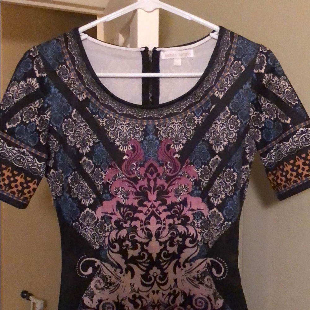 Form fitting dress - Picture 2 of 3